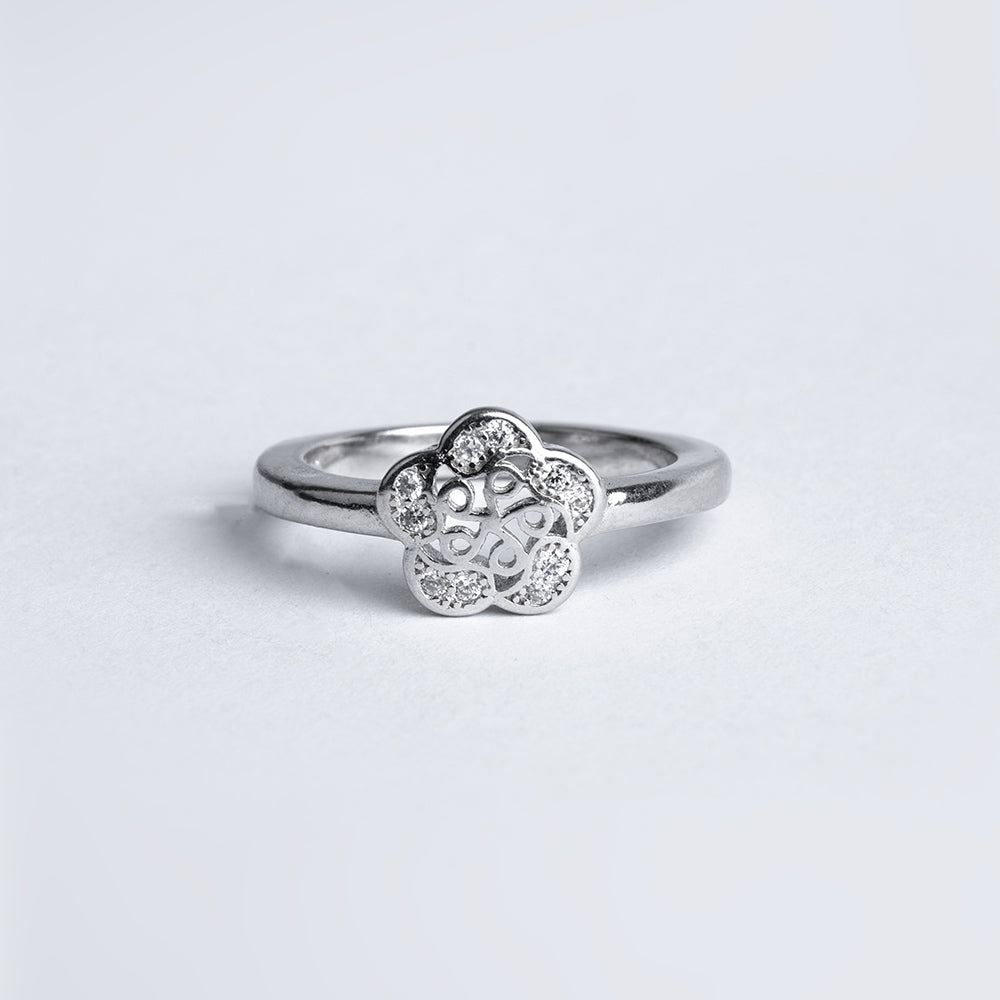 Unic Design Small Dimond Ring